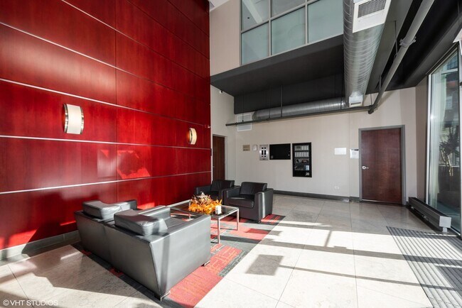Foto del edificio - 740 W Fulton St