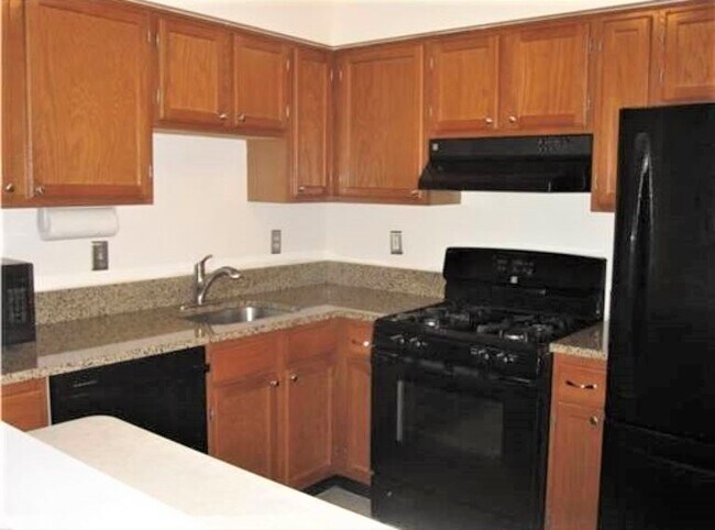 Kitchen - 424 Waterford Dr