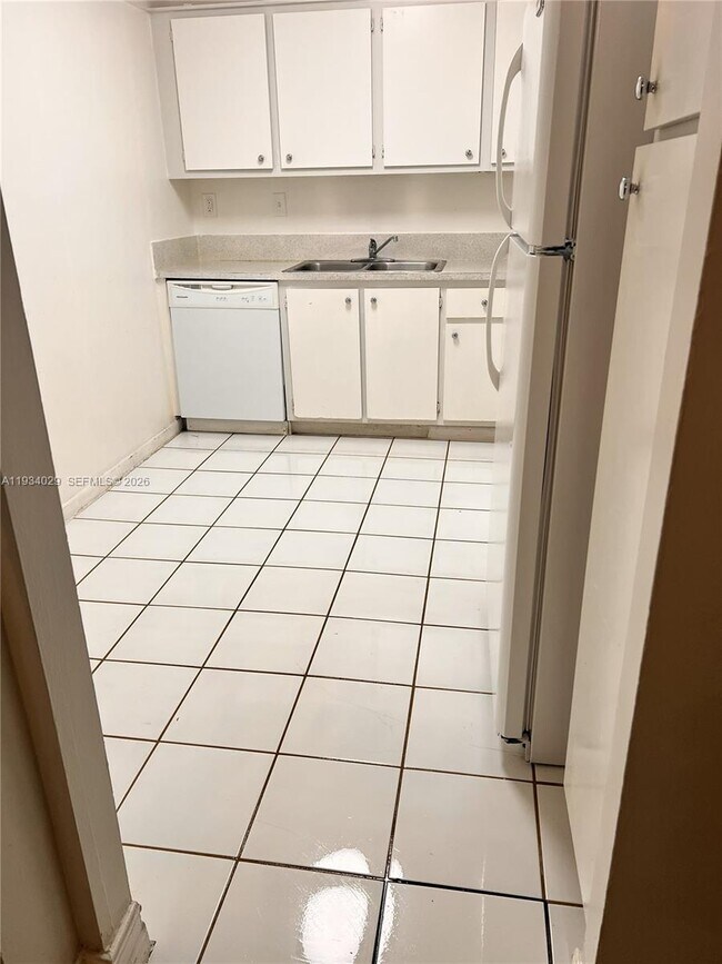 Foto del edificio - 700 NW 214th St