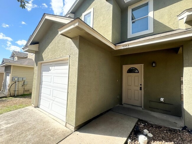 Photo - 5103 Flipper Dr Townhome