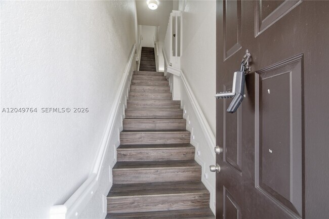 Building Photo - 725 SW 148th Ave