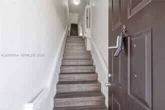 Building Photo - 725 SW 148th Ave