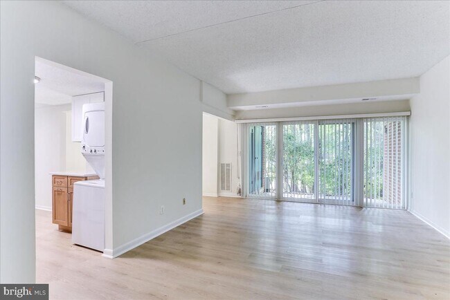 Foto del edificio - 11823 Breton Ct