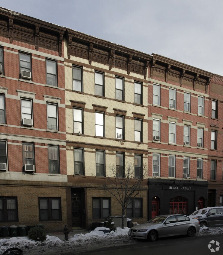 Primary Photo - 89 Greenpoint Ave
