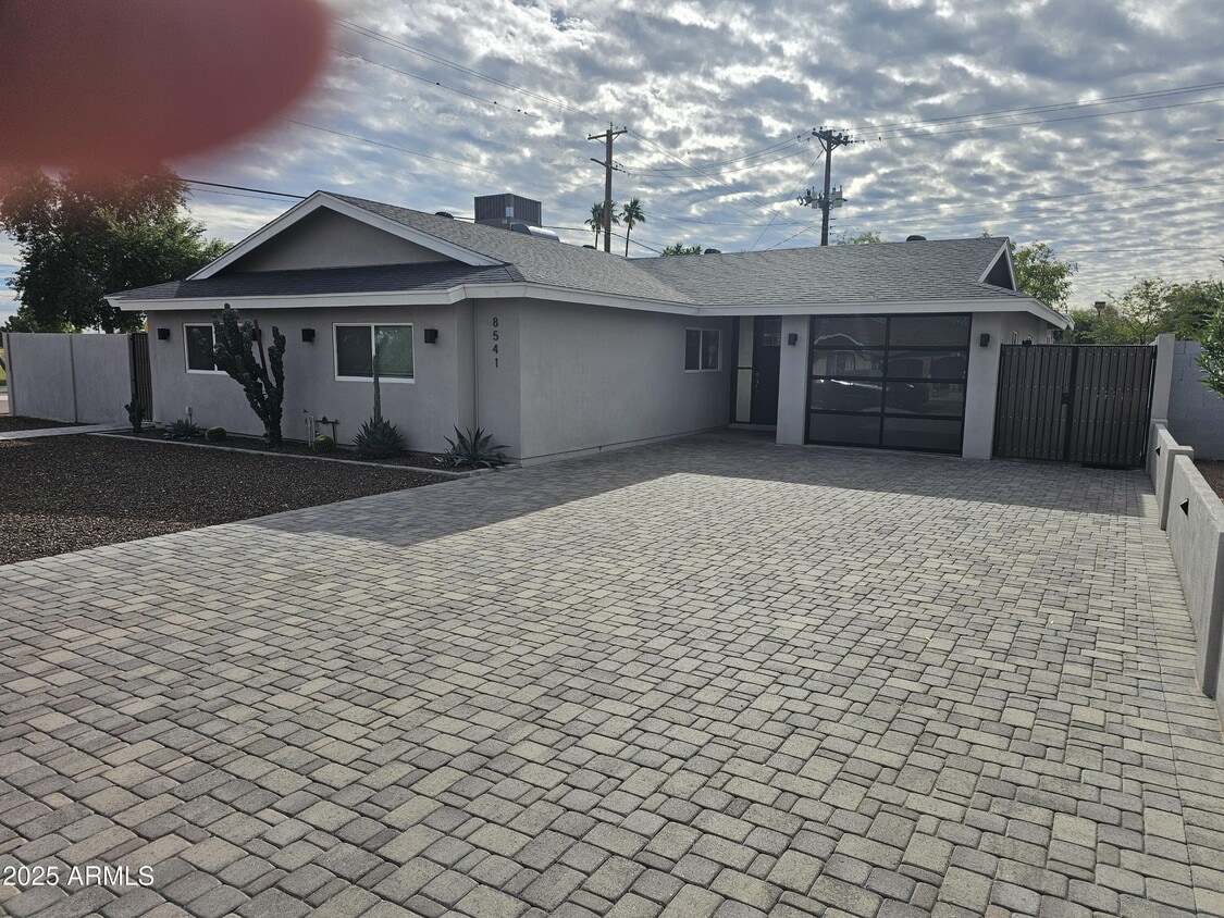 Primary Photo - 8541 E Catalina Dr