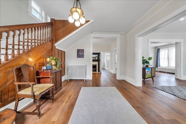 Foto del edificio - 1338 Clarke Ave SW
