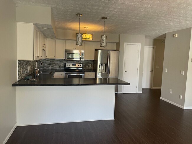 Foto del edificio - Beautiful, Large Duplex in a quiet Brookvi...
