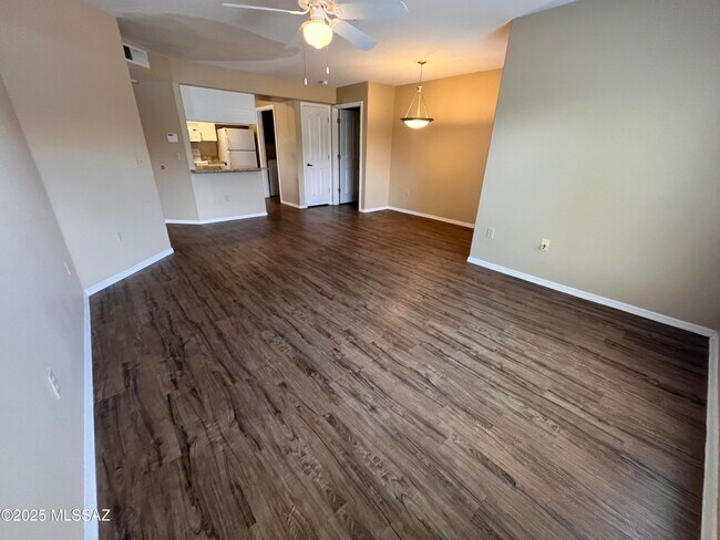 Building Photo - 5751 N Kolb Rd