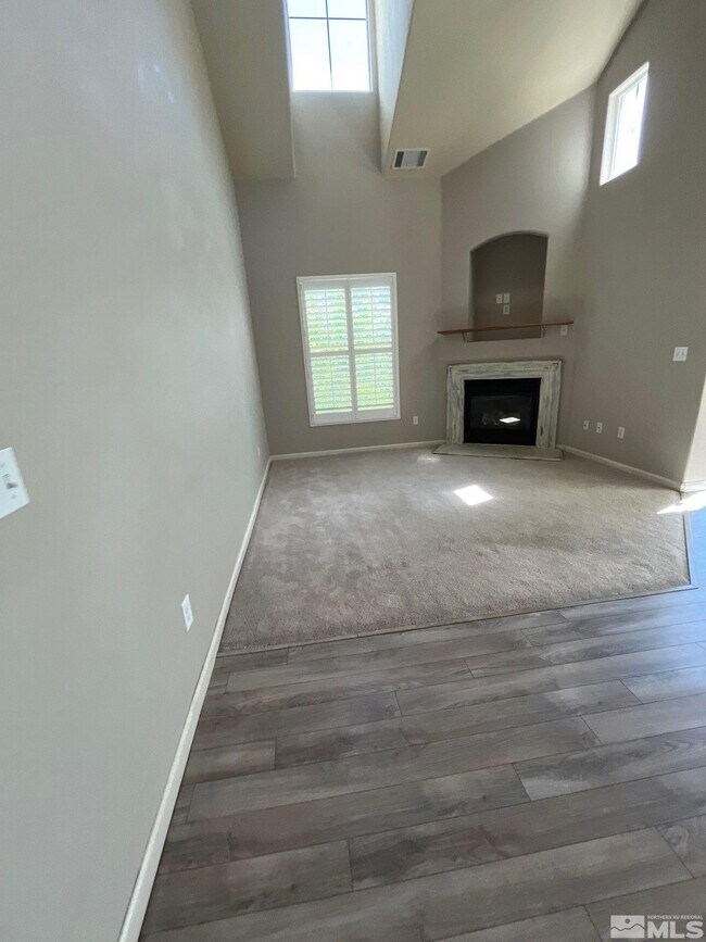 Foto del edificio - 1325 S Meadows Pkwy