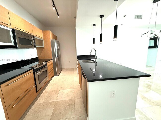 Building Photo - 950 Brickell Bay Dr