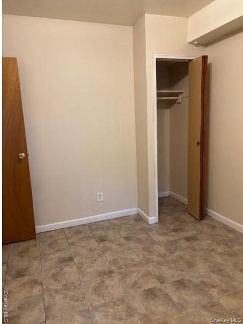 Foto principal - 92-08-92242 242nd St