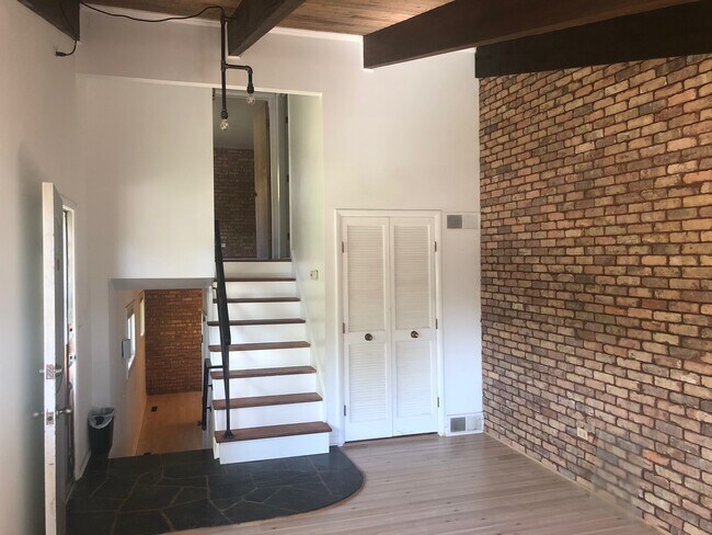 Foto del edificio - 244 W Rosalie Ln