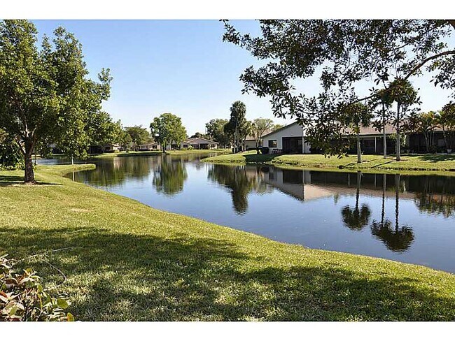 Beautifull Lake View Home 2B/2B - 438 Lakeview Dr. Apt102