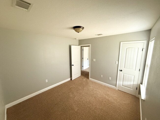 Building Photo - 4646 Stonewall Cir