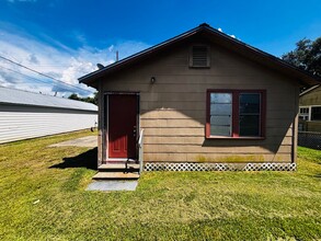 Building Photo - 119 Champagne St