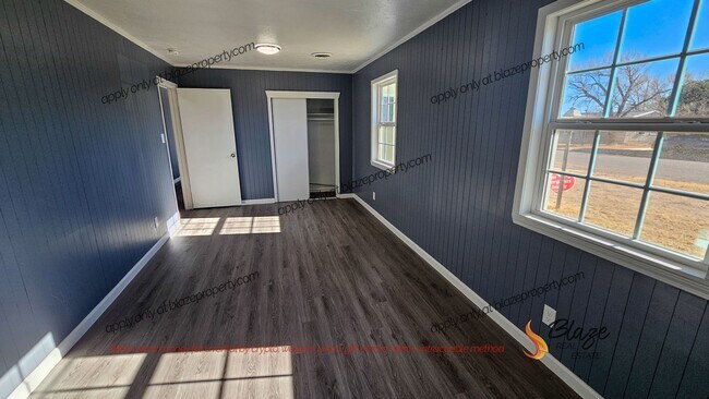 Building Photo - Southlawn North Large 4 Bedroom 2 bath home