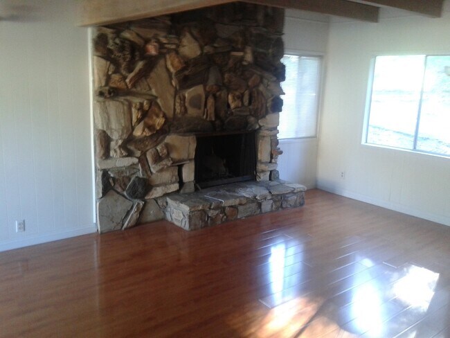 Building Photo - Four Bedrooms