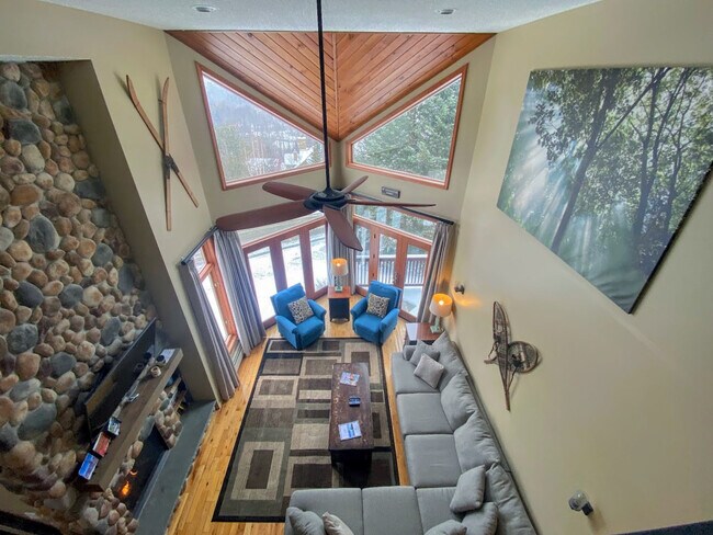 Foto del edificio - 287 Crawford Ridge Rd