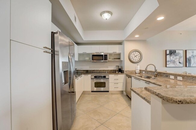 Photo - 2650 Lake Shore Dr House