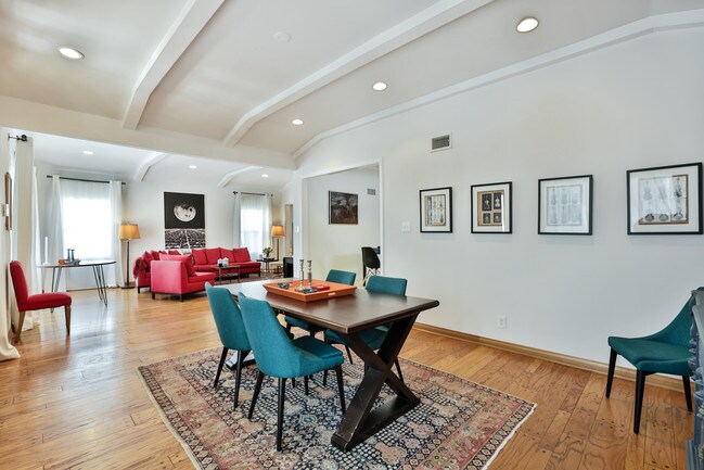 Comedor formal - 744 N Martel Ave