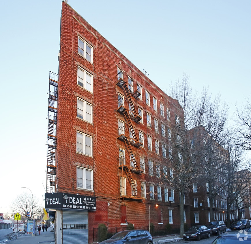 Building Photo - 1684 W 10th St