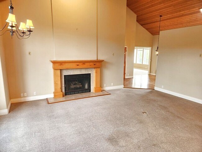 Foto del edificio - Large Private Luxury Home in Pinebrook  Es...