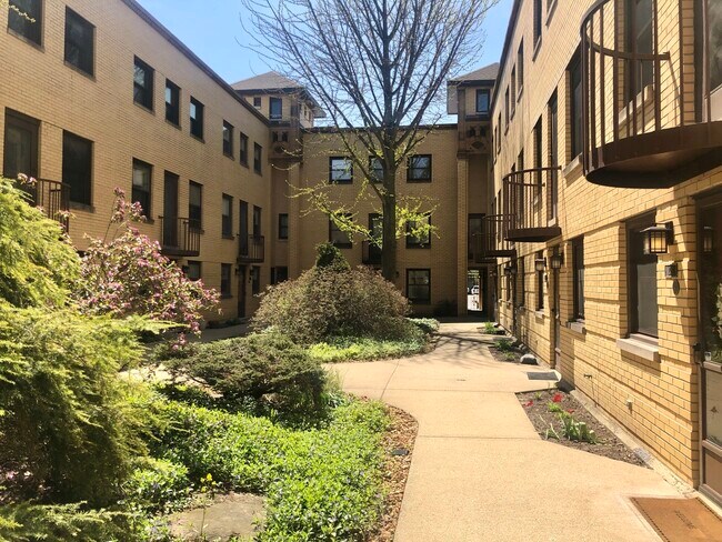 Foto del edificio - 127 N Francisco Terrace