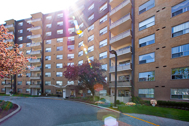 Photo du bâtiment - Fairway Towers