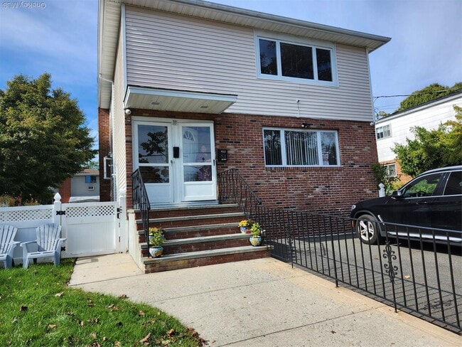 Building Photo - 33 Graywood Rd