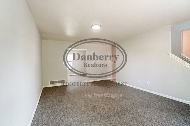 Building Photo - 3704 Willow Run Dr