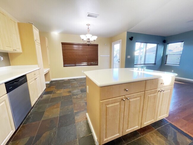 Building Photo - Ocean Pointe 3 bed, 3 bath, 2 car garage w...