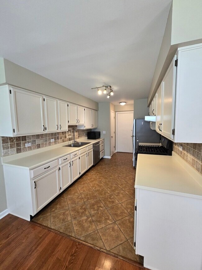 Foto del edificio - 443 Village Creek Dr