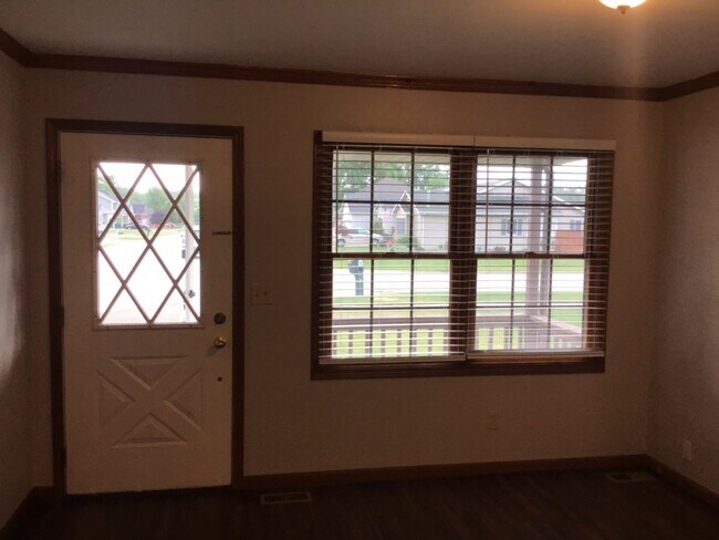 Building Photo - 242 Teal Ln