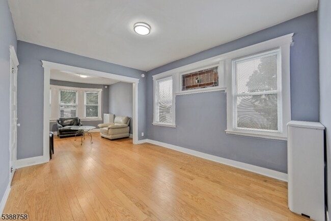 Building Photo - 26 Montrose Terrace