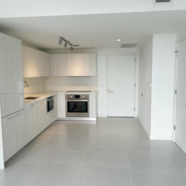 Foto del edificio - 501 NE 31st St