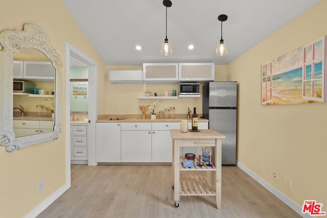 Building Photo - 777 El Medio Ave