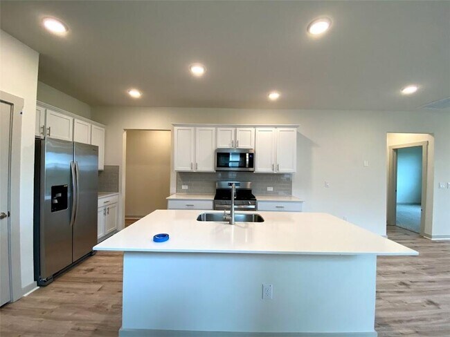 Building Photo - 7410 Daves Landing Dr