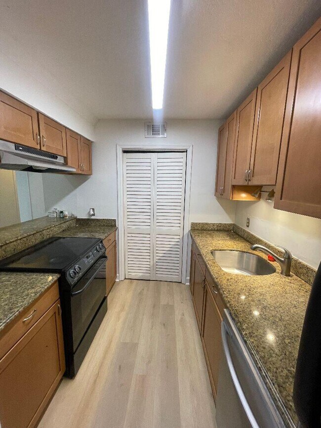 Building Photo - 2303 N Congress Ave