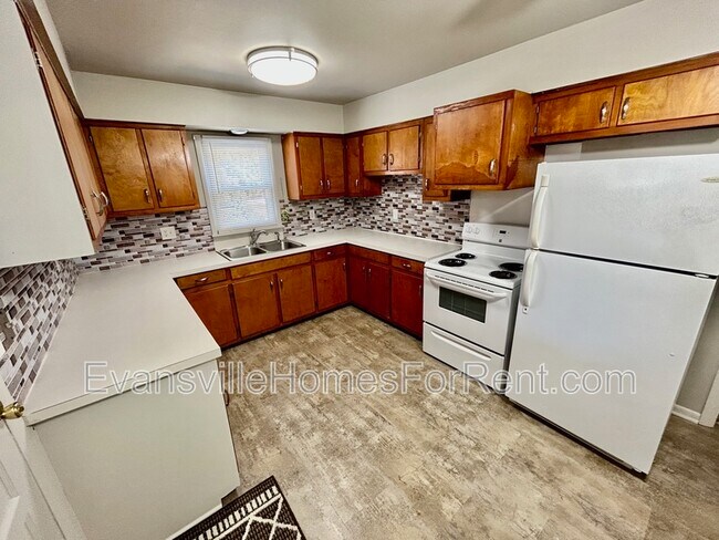 Building Photo - 2057 Ridgeway Ave