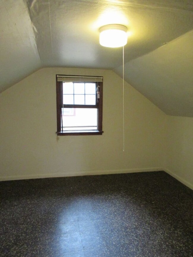 Building Photo - 3 bedroom, 1 bath. Large yard with large storage shed.