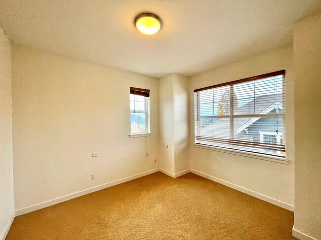 Foto del edificio - Great TownHome For Rent