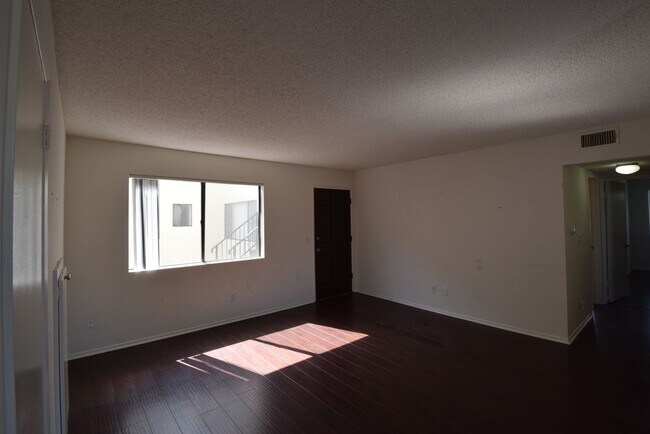 Foto del edificio - 12338 Oxnard St
