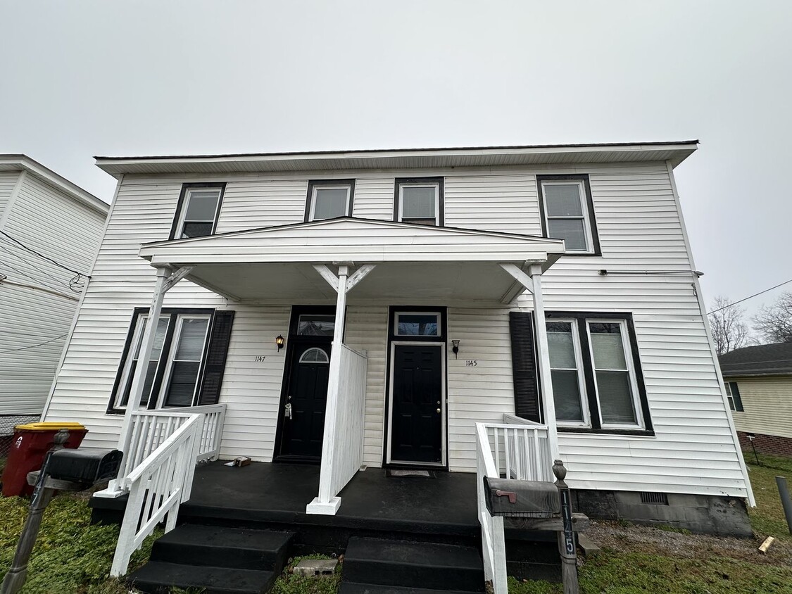 Foto principal - Like New Spacious Petersburg 3 bed 2 bath ...