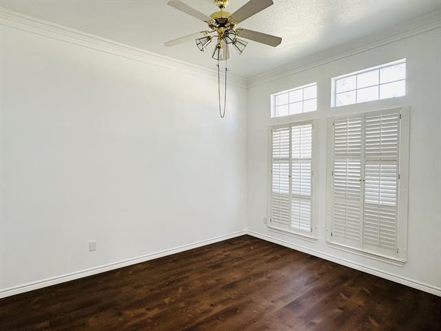 Foto del edificio - 6220 Park Meadow Ln