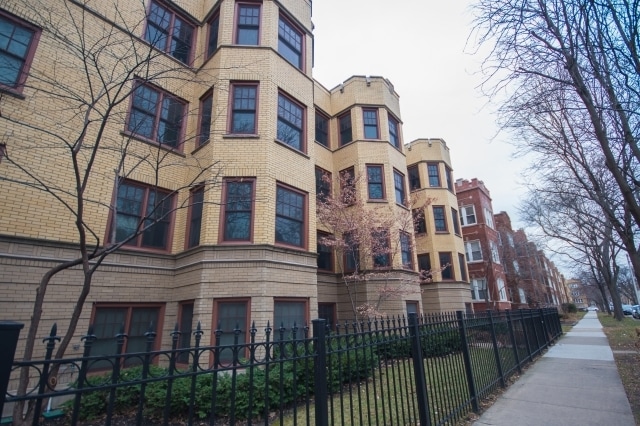 Building Photo - 2706 W Ainslie St