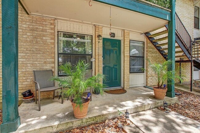 Building Photo - 1624 Aquarena Springs Dr