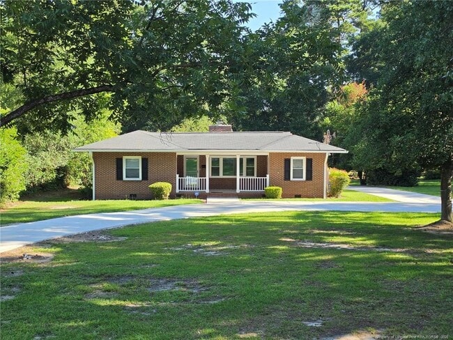 Building Photo - 216 Country Club Dr