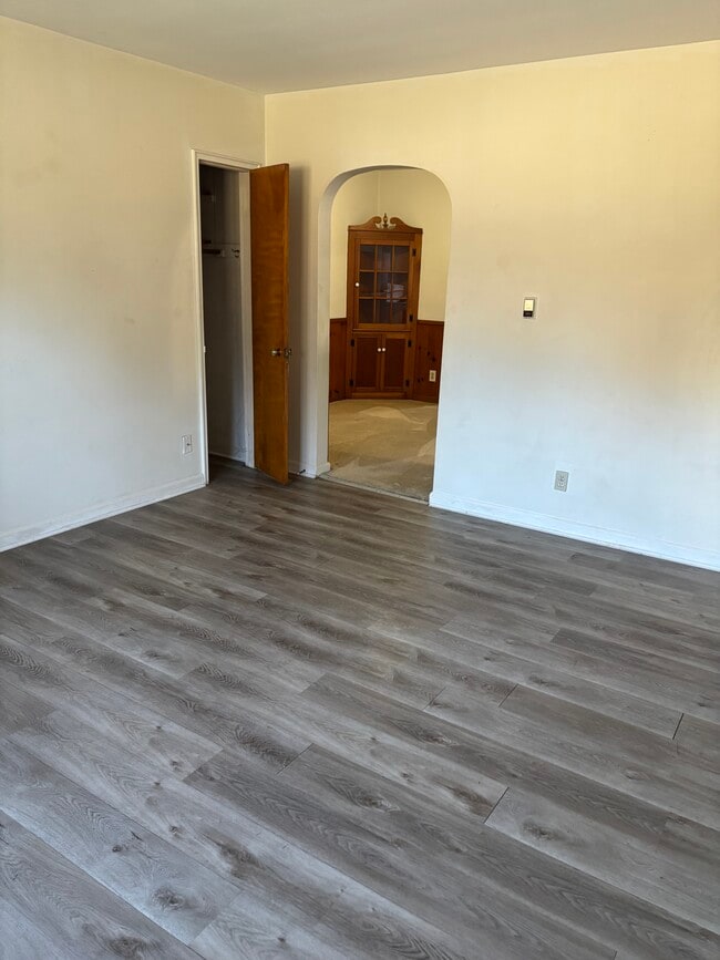 Building Photo - 1119 Amsterdam Rd