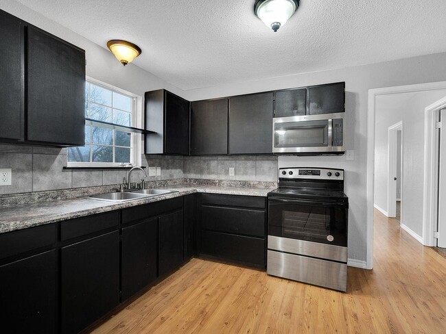 Building Photo - 1802 N Wilhite St