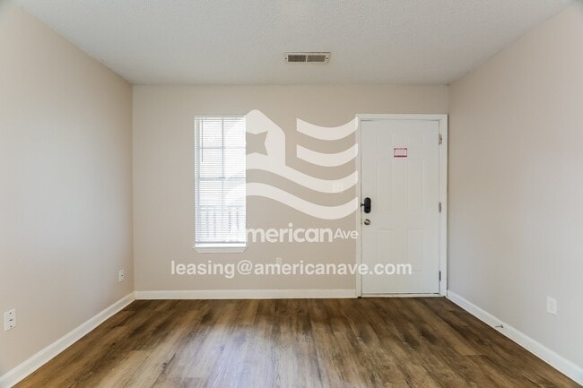 Building Photo - 1049 Northwood Dr